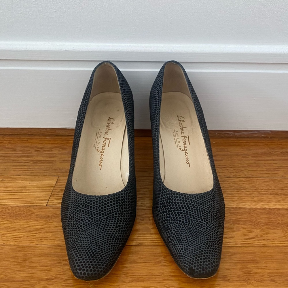 Salvatore Ferragamo low heel in blue print